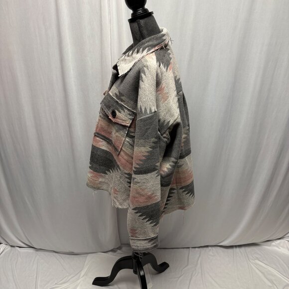 Veveret Jacket Womens Size Large Gray Pink Aztec Raw Edge Cropped Long Sleeve - Picture 3 of 8